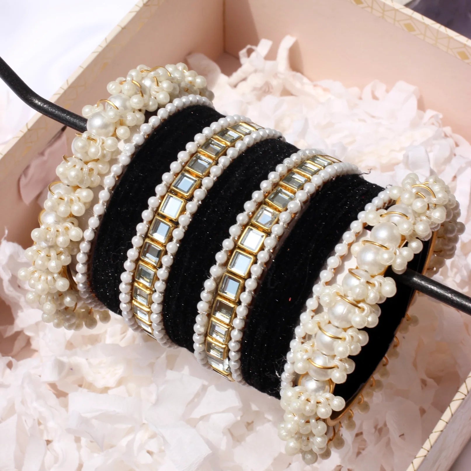 Kundan myjesty Bangle Set - Black - Fairyfixofficial